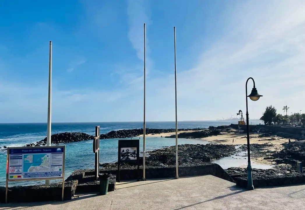 Playa de El Jablillo sin bandera azul.