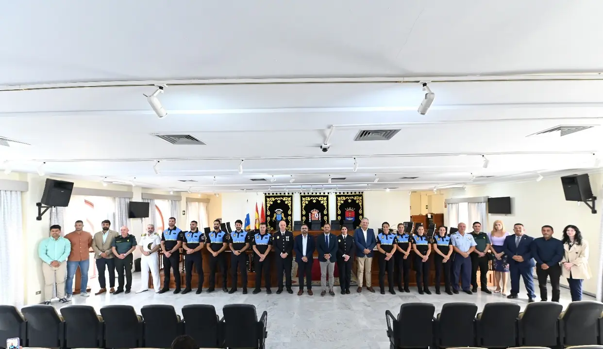 Toma de juramento de los nuevos policías locales.