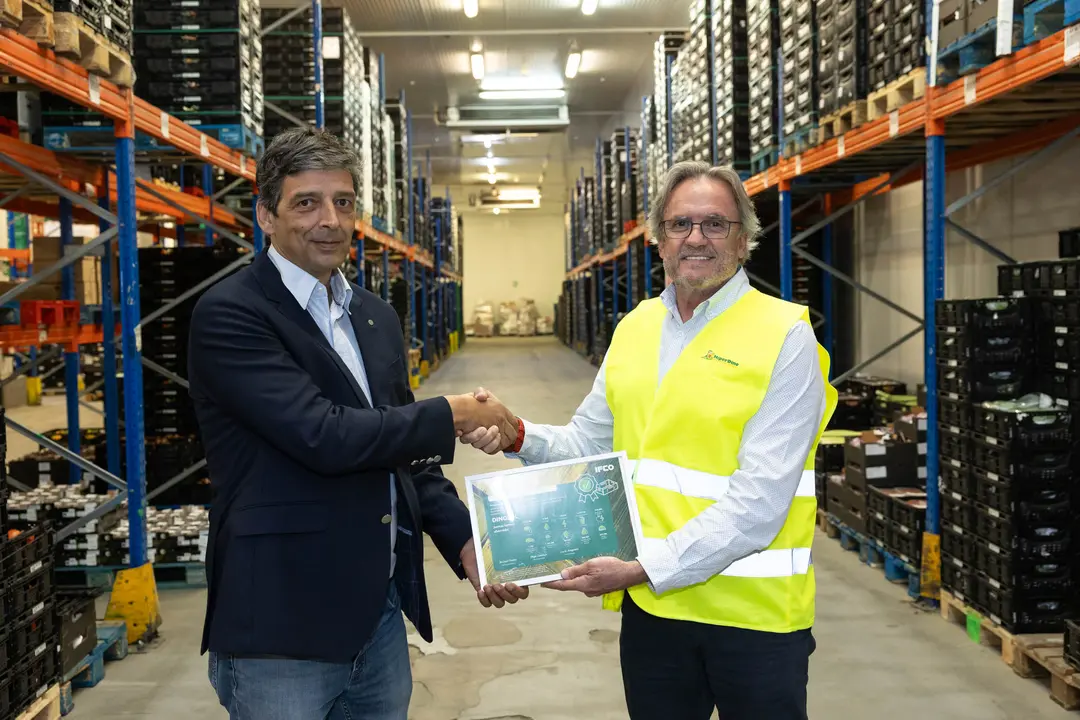 José Manuel Poblador, director de Logística de HiperDino, y Alonso Fernández, delegado comercial de IFCO SYSTEMS.