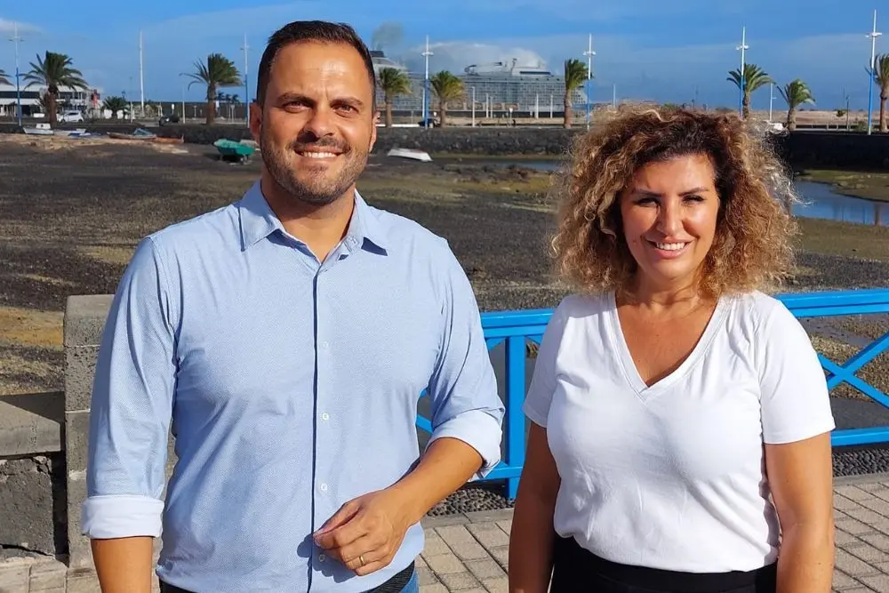 El alcalde junto a la concejala Eli Merino