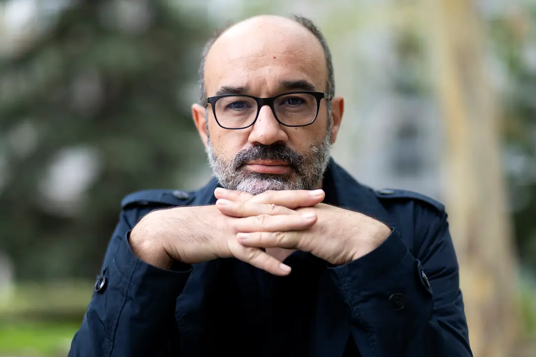 Alberto Olmos.