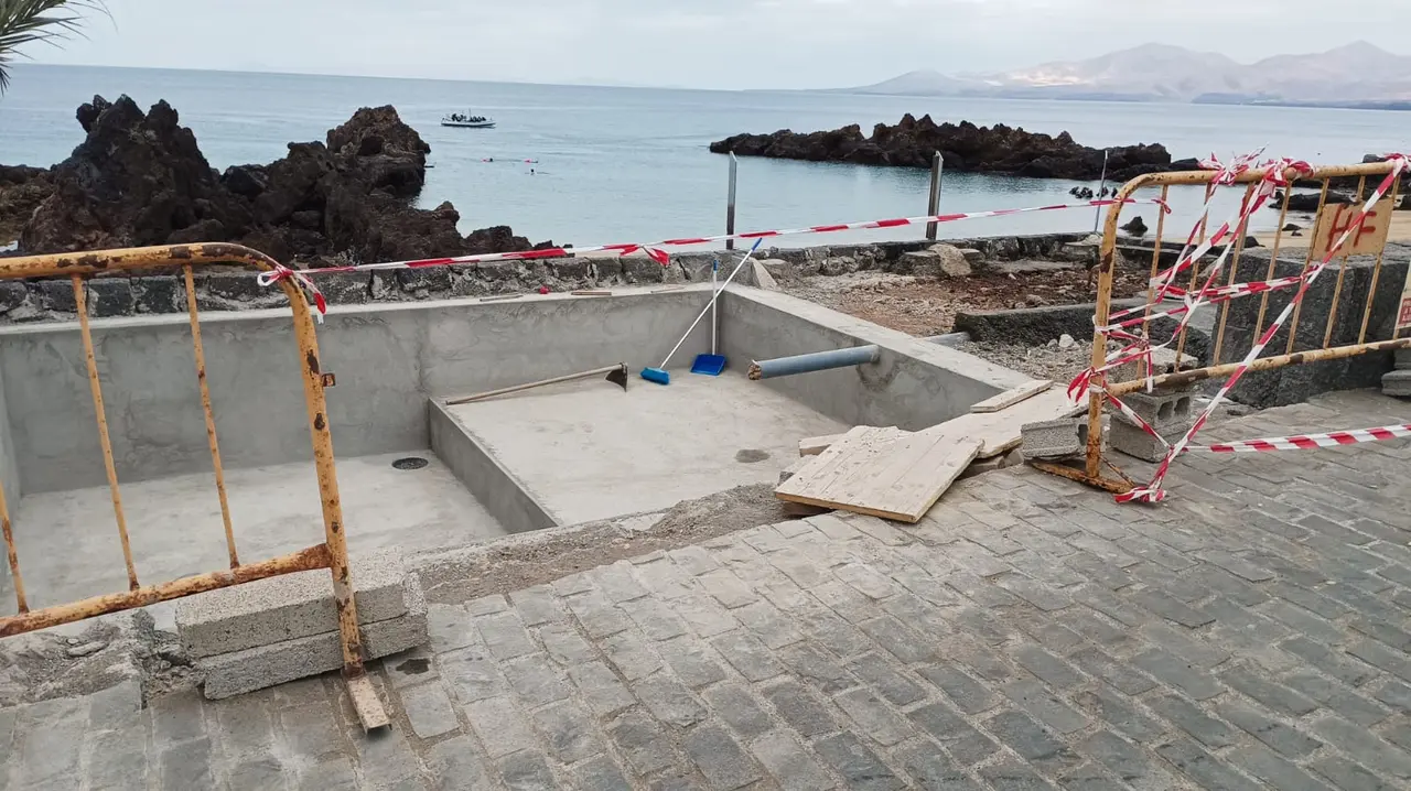 Obras en Playa Chica.