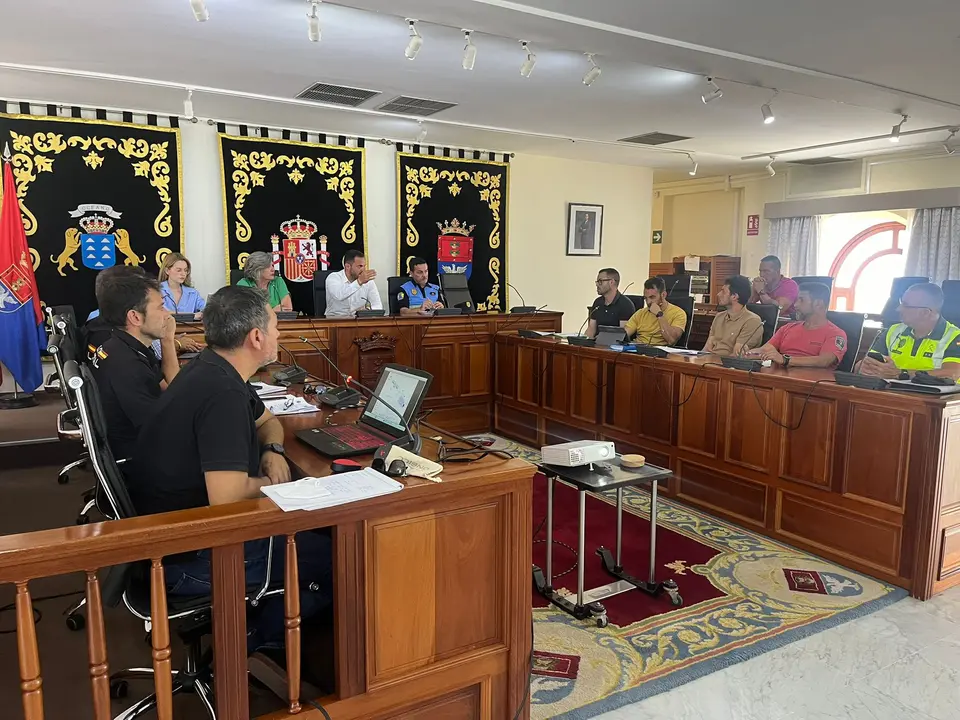 El alcalde de Arrecife presidió ayer la Junta Local de Seguridad para la celebración de San Juan.