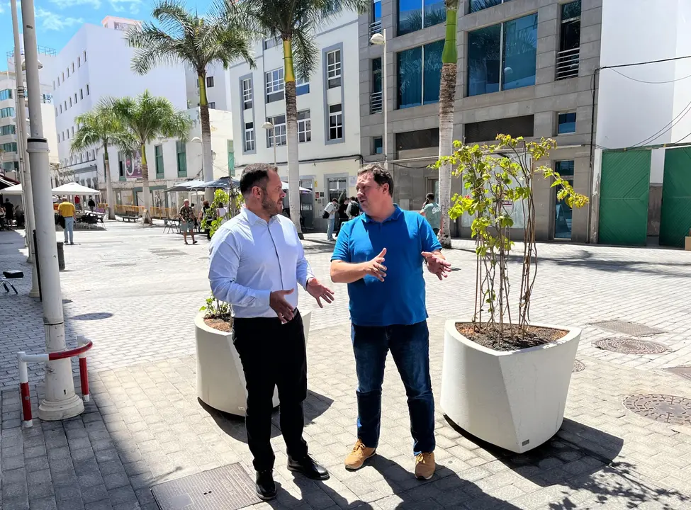 Yonathan de León y Óscar López en La Plazuela, que acogerá este sábado el cierre de la primera edición de Barrios de Parranda.