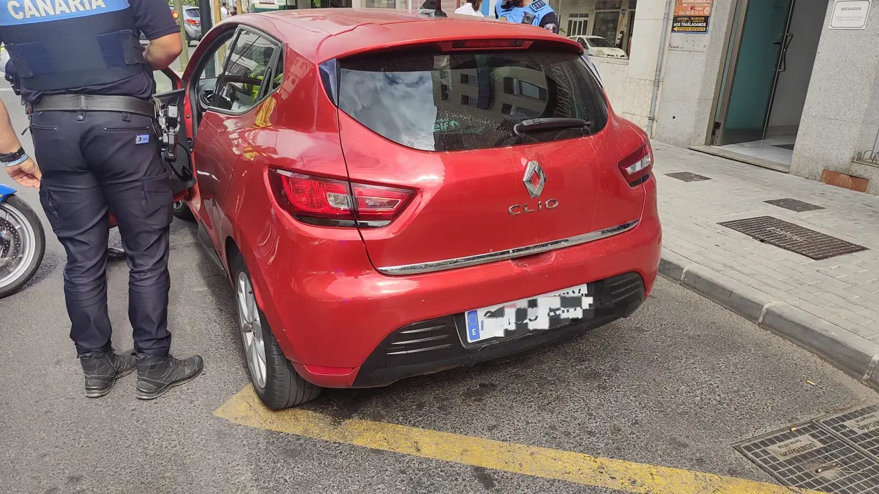 Vehículo sustraído y localizado por la Policía Local con los nuevos dispositivos.