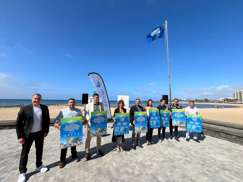 Presentación del Arrecife Summer Fest en el renovado paseo peatonal junto a la playa de El Reducto.