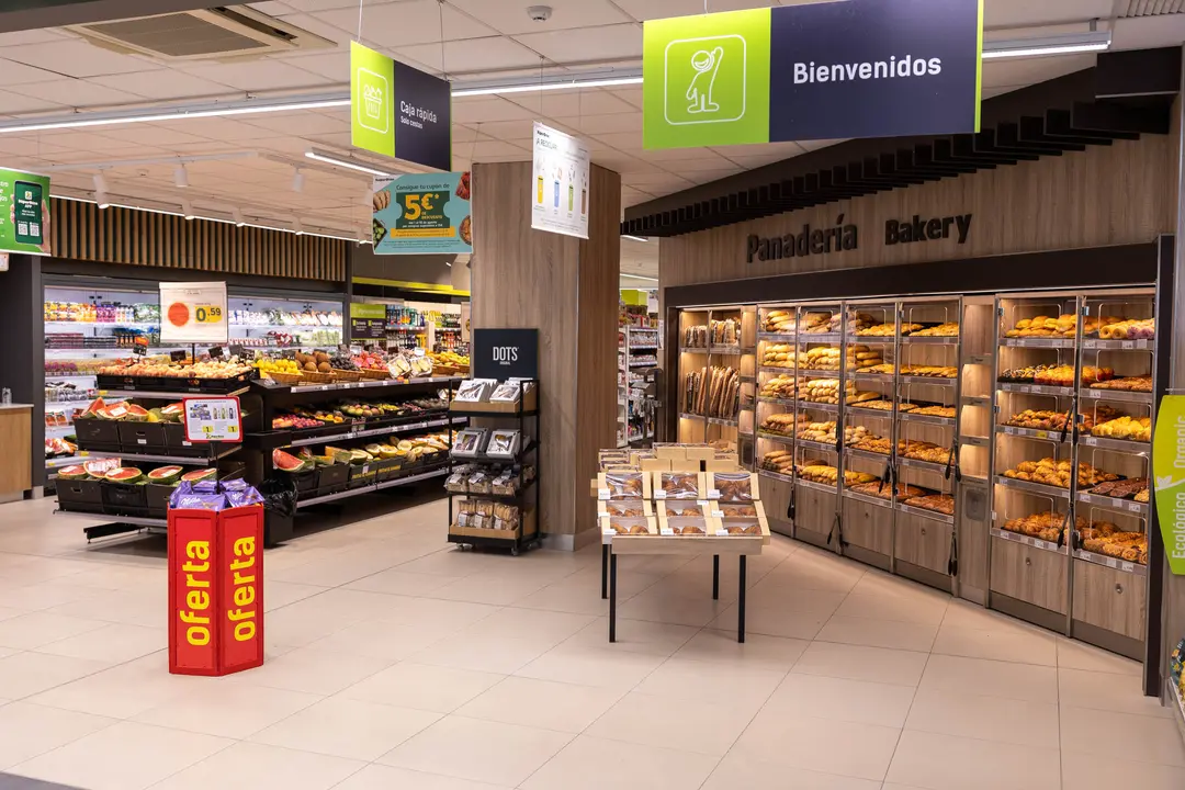 Interior de SuperDino Alcalá (Tenerife).
