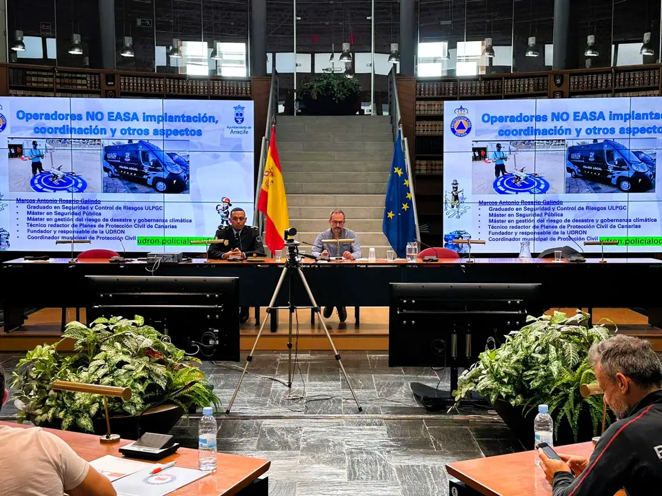 Marcos Rosario Galindo, oficial de la Policía Local y Coordinador Municipal de Protección Civil de Arrecife, durante su intervención en estas jornadas en Madrid.