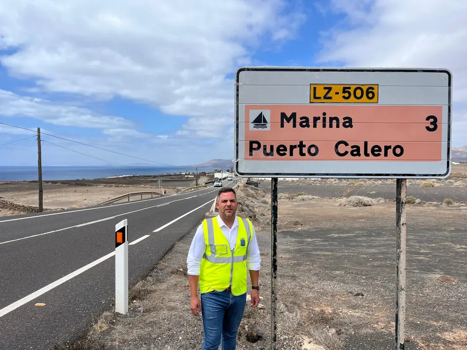 El vicepresidente en la carretera de Puerto Calero.