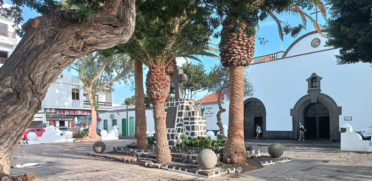 Monumento a los Caídos, Plaza de Las Palmas, Arrecife. PORTADA