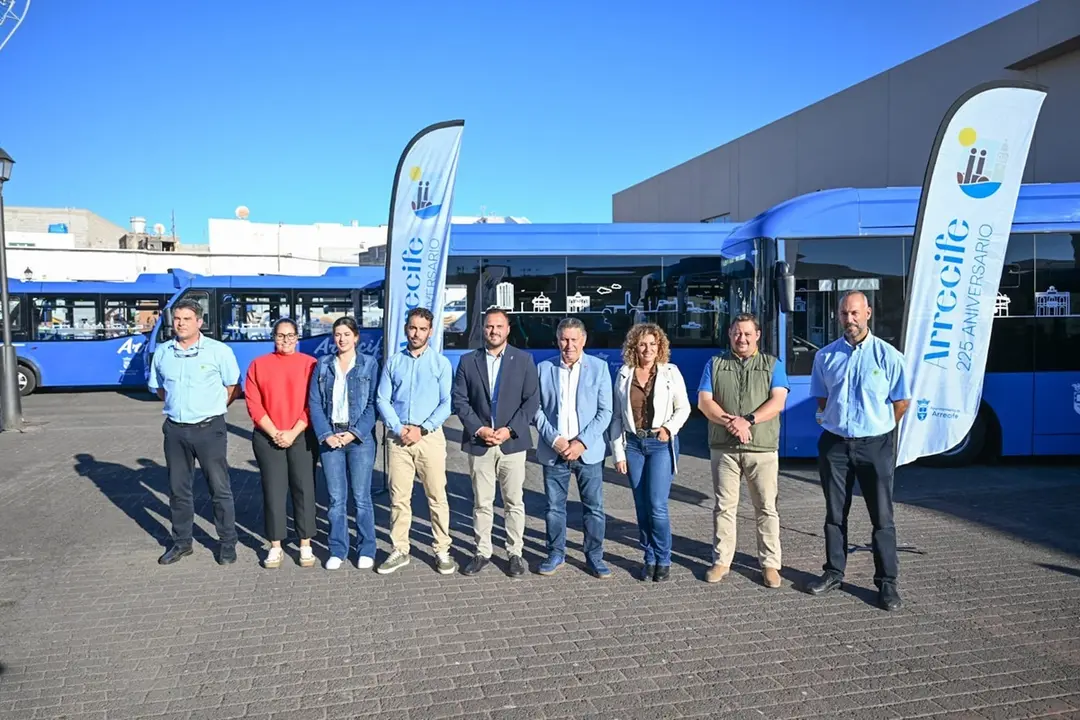 Arrecife estrena dos nuevas guaguas modernas, eléctricas y accesibles, para mejorar el servicio Municipal de Guaguas Urbanas