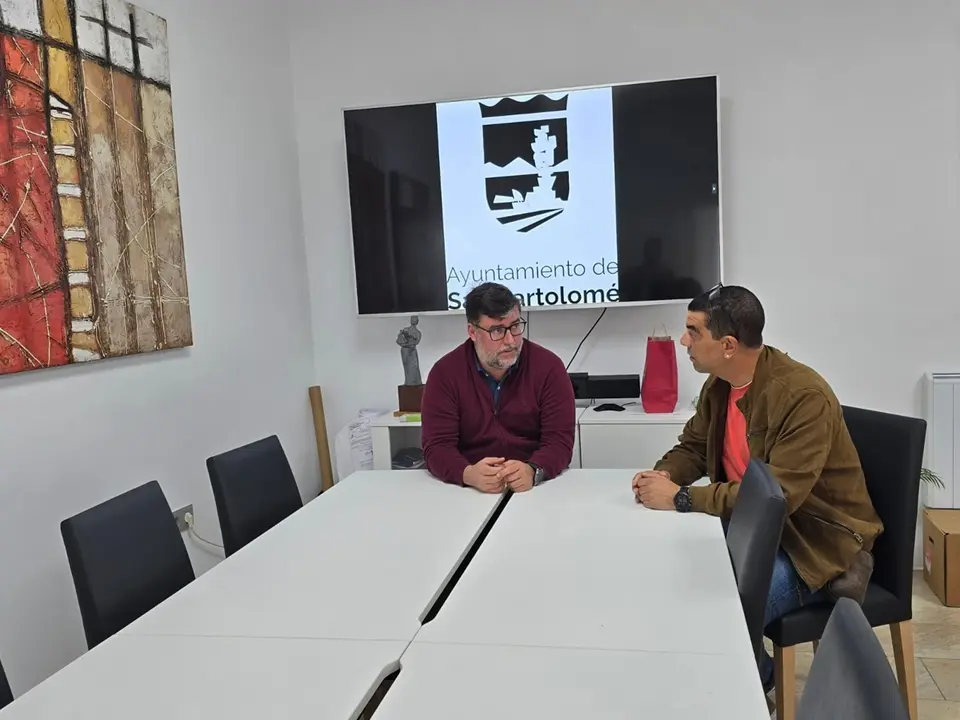 Foto reunión alcalde y concejal de Deportes