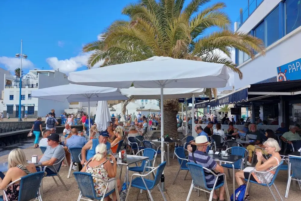 Terraza en el Charco de San Ginés