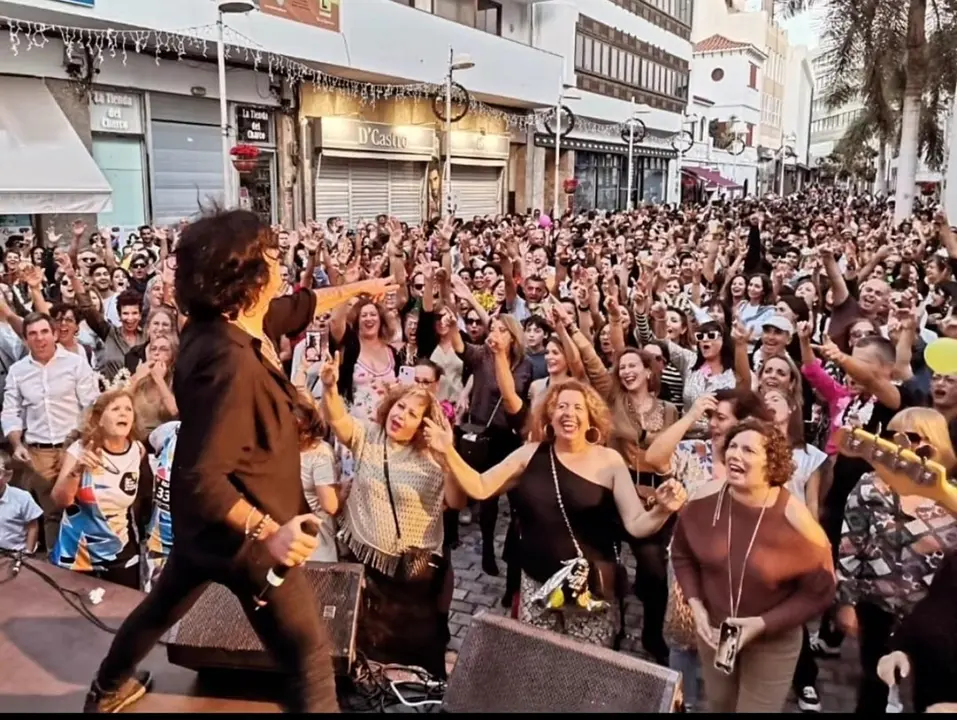 Imagen de la fiesta fin de año del pasado año en La Plazuela, Arrecife. El Ayuntamiento prevé otro nuevo éxito