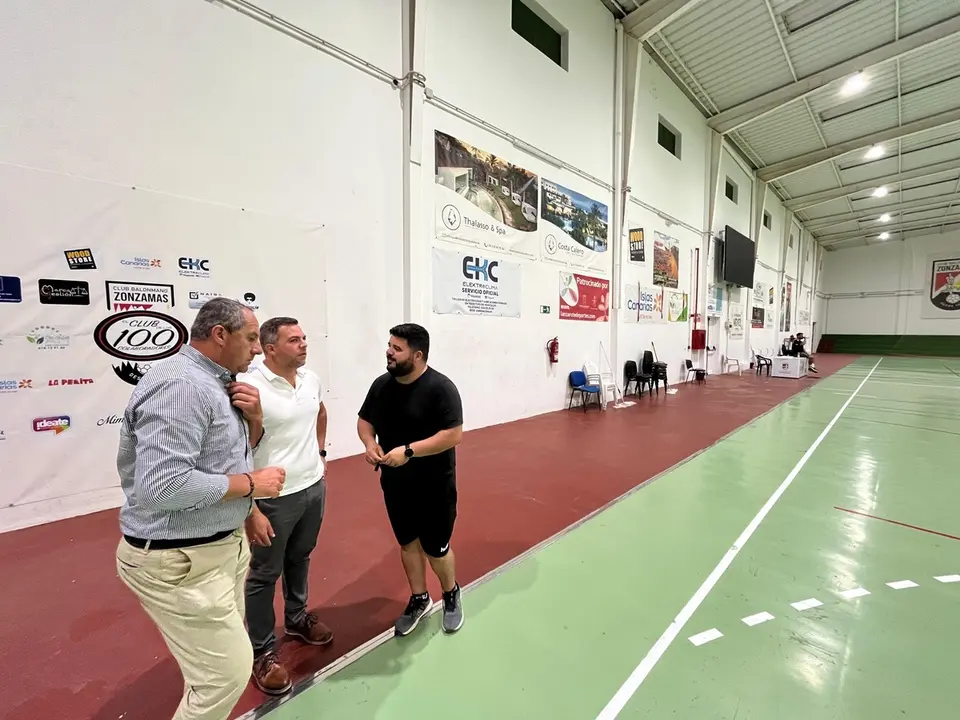 Jacobo Medina y Juan Monzón visitando el Pabellón de San Bartolomé