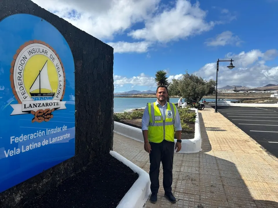 La zona del gran aparcamiento junto a la playa de El Cable da servicio al Centro de Deportes Náuticos