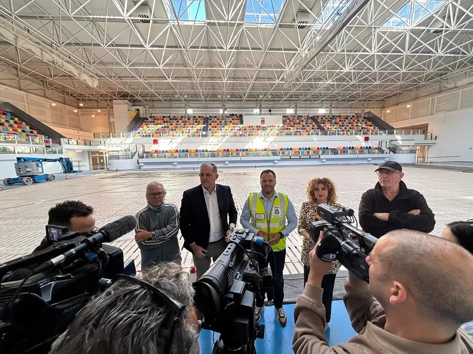 Arrecife reabrirá esta primavera el Palacio de Deportes de Argana. El alcalde y la concejala de Deportes muestran hoy a los medios la culminación de los trabajos 