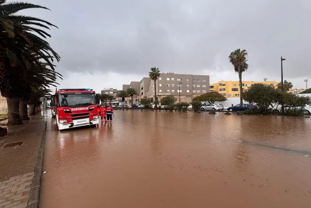 La salida de Arrecife completamente anegada