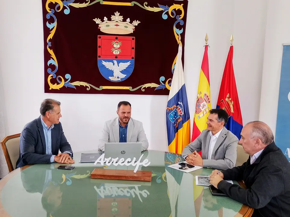 Reunión este miércoles en la alcaldía de Arrecife para buscar soluciones ante las averías en la red de saneamiento, con Yonathan de León, Domingo Cejas, el director de Canal Gestión y el gerente del Consorcio