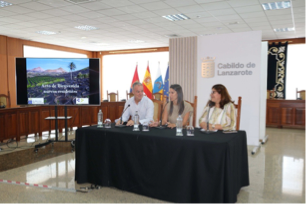 Foto del acto de la gerencia en el salón de plenos del Cabildo