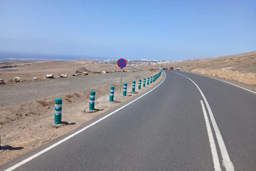 Carretera a su paso por Las Grietas