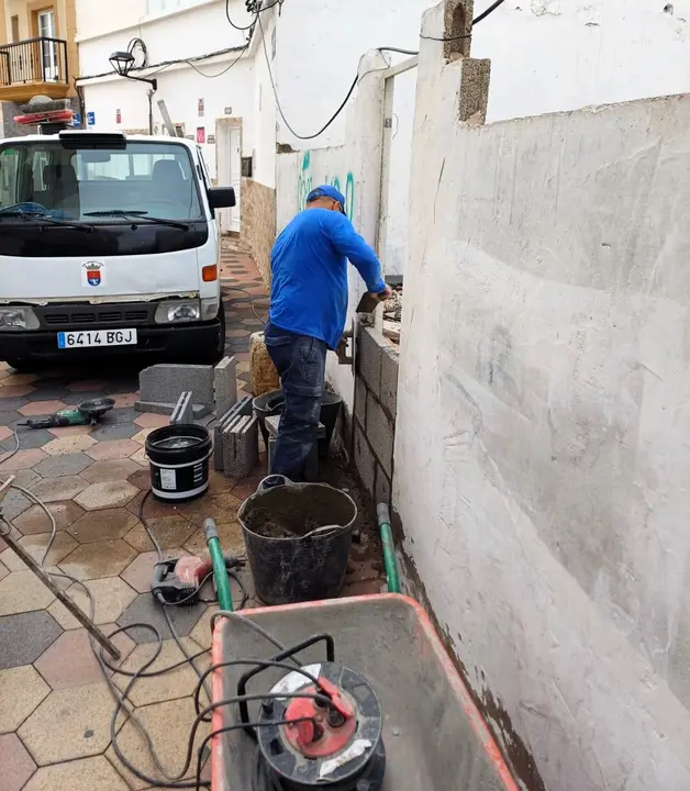 El Ayuntamiento de Arrecife ha tapiado un nuevo ' fumadero de drogas' el décimo en menos de un año