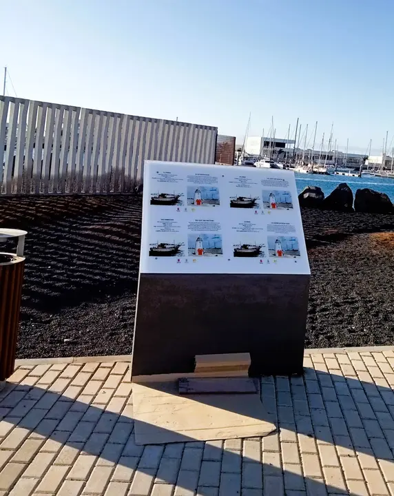 Las placas con la historia habían sido sustraídas desde hacía meses, y en estas semanas de julio han sido repuestas por el Ayuntamiento de Arrecife, bajo una decisión del alcalde