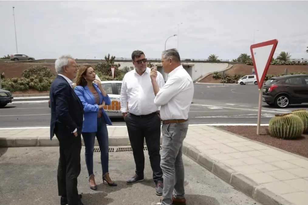 Cargos públicos del PSOE durante una visita a Playa Honda