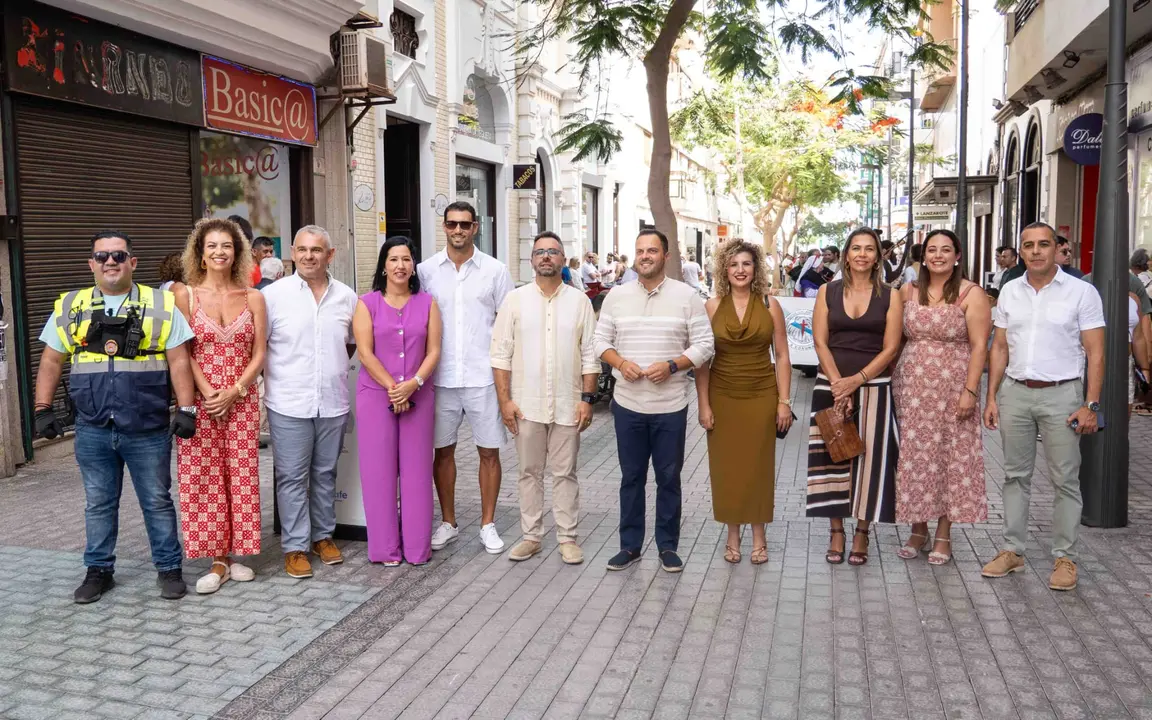 Responsables municipales asistentes a la ofrenda