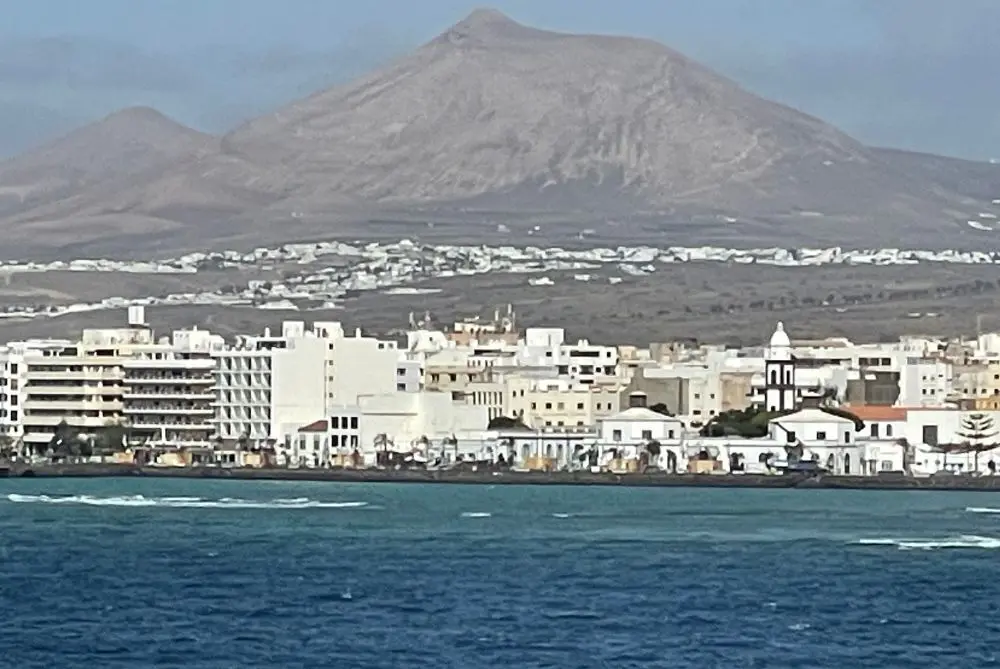 Vista de Arrecife desde el mar