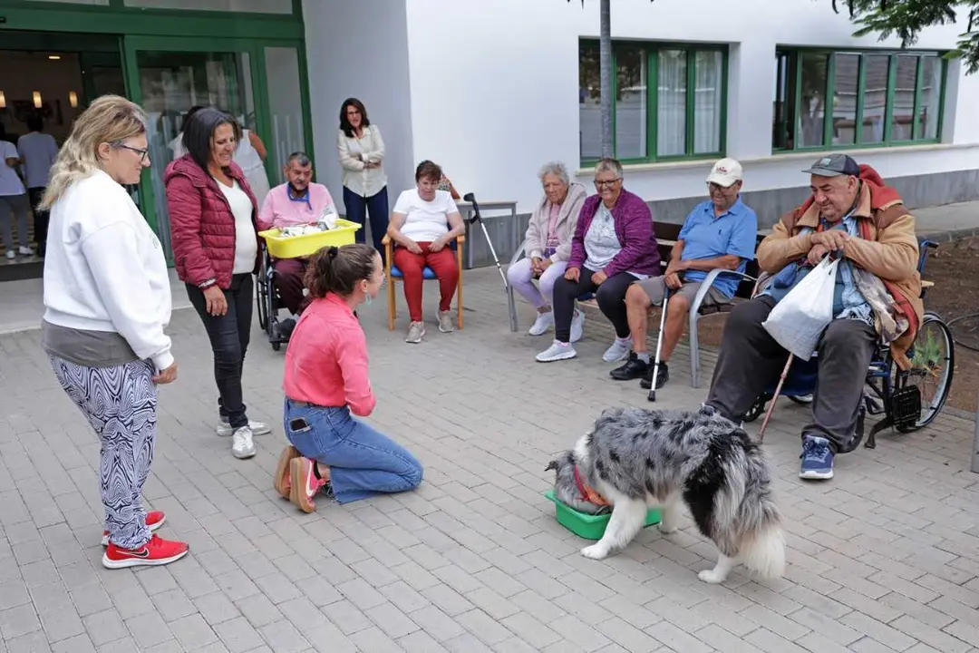 Salud mental y bienestar en la residencia de Haría con el pionero proyecto del Cabildo