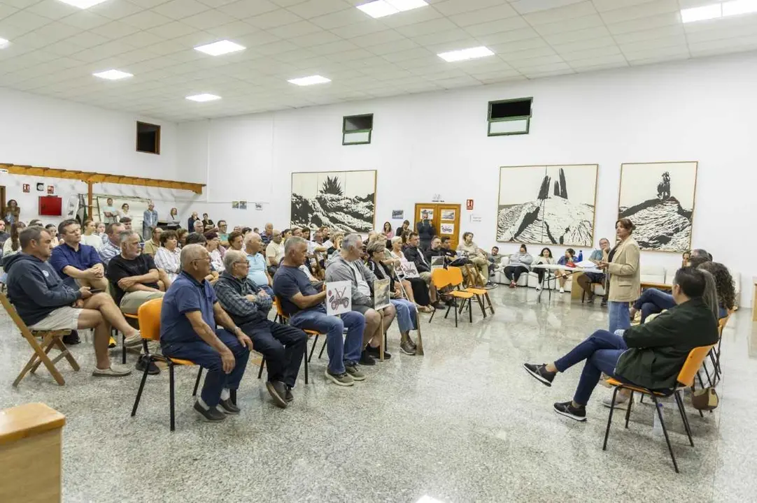 Reunión entre vecinos y Ayuntamiento