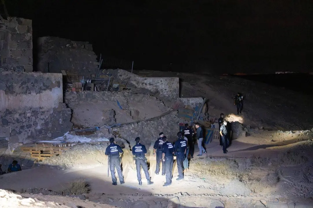 La Policía Local de Arrecife intensifica la vigilancia en las antiguas salinas de Porto Naos para evitar que se conviertan en fumaderos