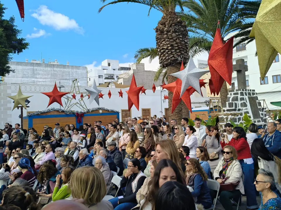 La renovada plaza de Las Palmas se llen&oacute; de p&uacute;blico para este nuevo concierto navide&ntilde;o organizado por la Concejal&iacute;a de Actos y Eventos de Arrecife