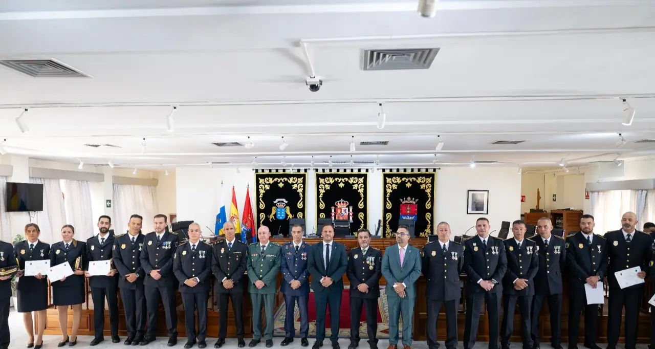 El Ayuntamiento de Arrecife ha condecorado hoy en el D&iacute;a de la Polic&iacute;a Local de Arercife a 29 agentes