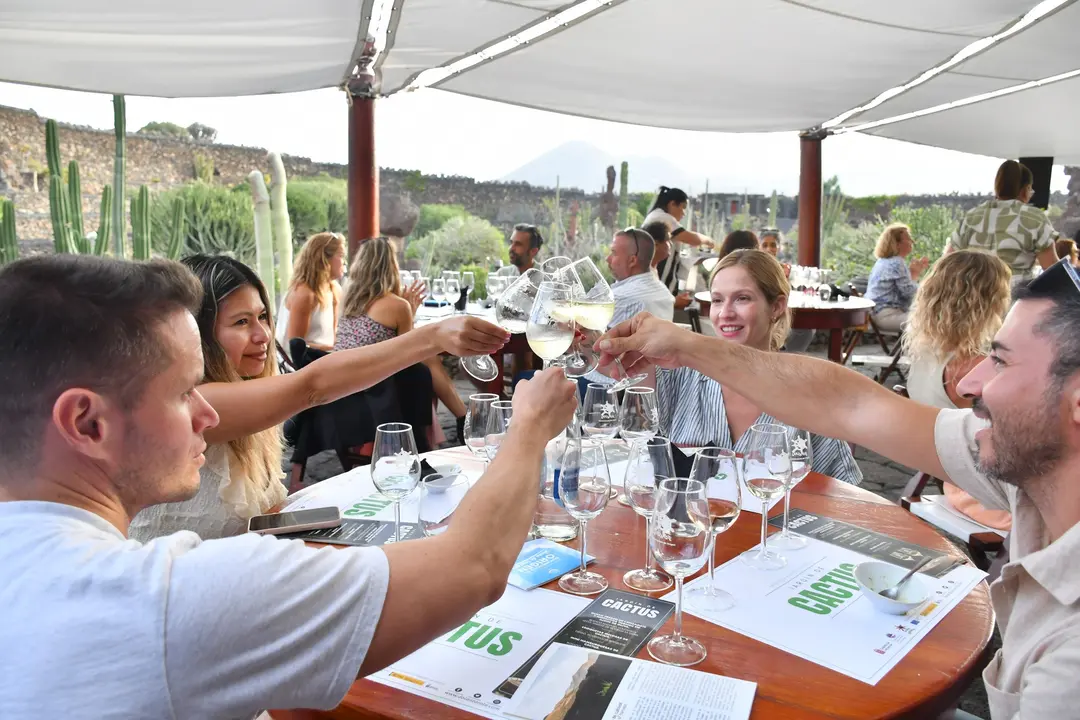 Experiencia enogastron&oacute;mica jard&iacute;n de cactus