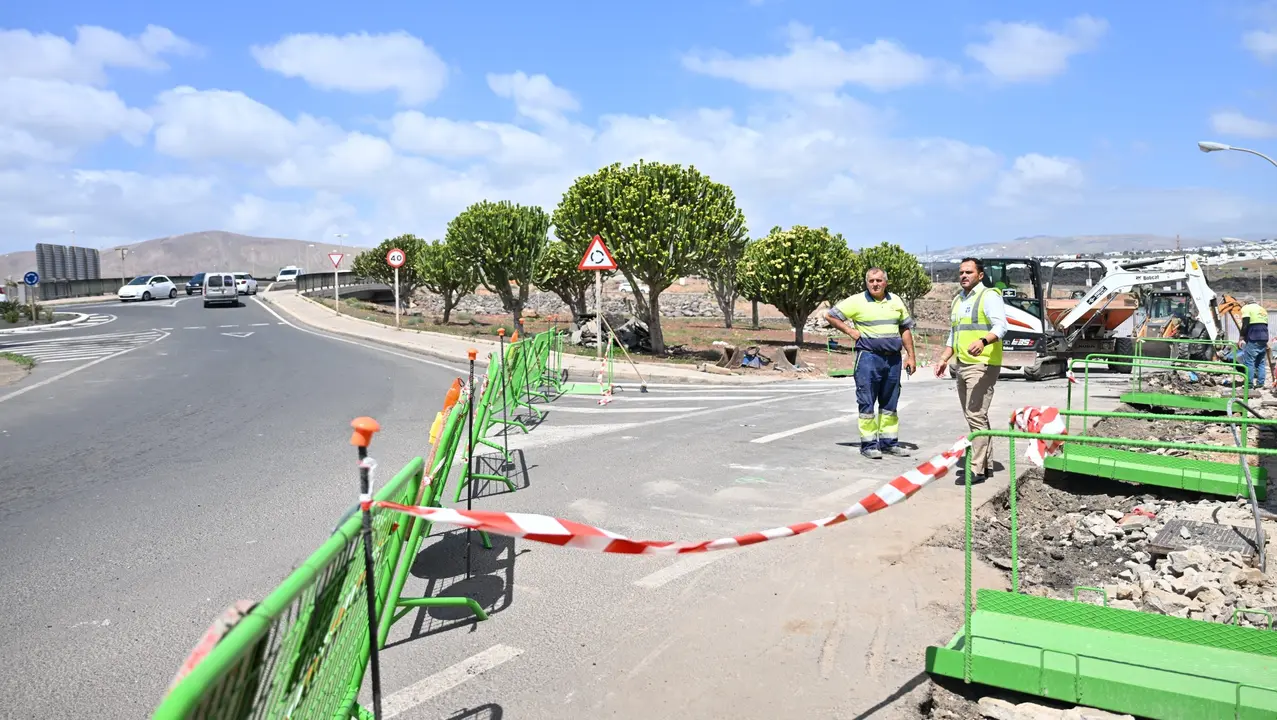 La calle Mina es una v&iacute;a neur&aacute;lgica que une los barrios de Altavista y Tinasoria con Maneje, a trav&eacute;s del Puente de la Circunvalaci&oacute;n, y la carretera del Cementerio  (1)