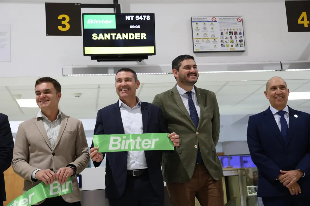 Binter inaugura su vuelo con Santander  (16)