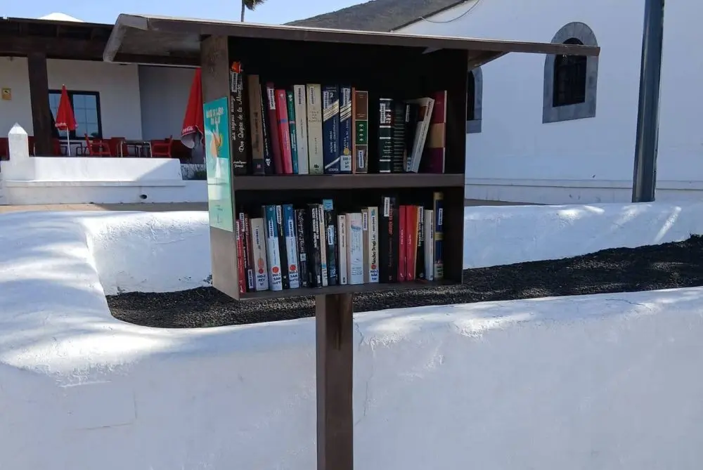 Una de las casitas de libros de T&iacute;as