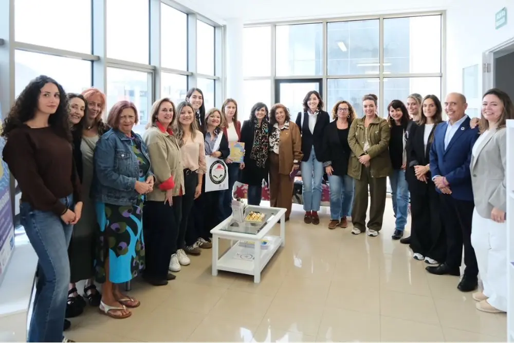 La secretaria de Estado de Igualdad, Mar&iacute;a Guijarro, visita la asociaci&oacute;n Marar&iacute;a