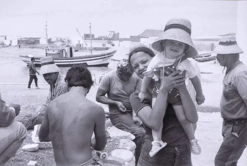 Grupo en Caleta del Sebo en 1973. Foto de la colecci&oacute;n de Rosario Duque Fern&aacute;ndez