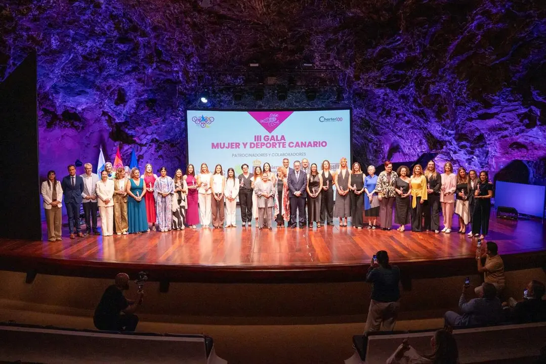 FOTO. Canarias reconoce en Lanzarote a una veintena de referentes del deporte femenino