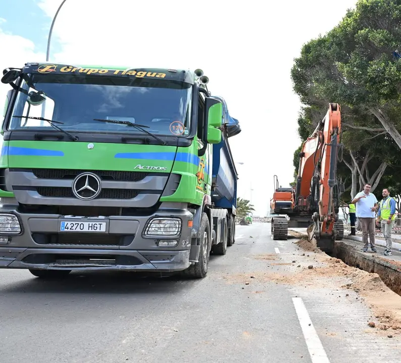 Las obras del Ayuntamiento de Arrecife planifican construir en este subsuelo de la V&iacute;a Medular un tanque de tormentas para m&aacute;s de 3.000 toneladas de agua