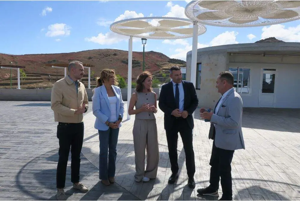 Visita al futuro parque de Tinajo