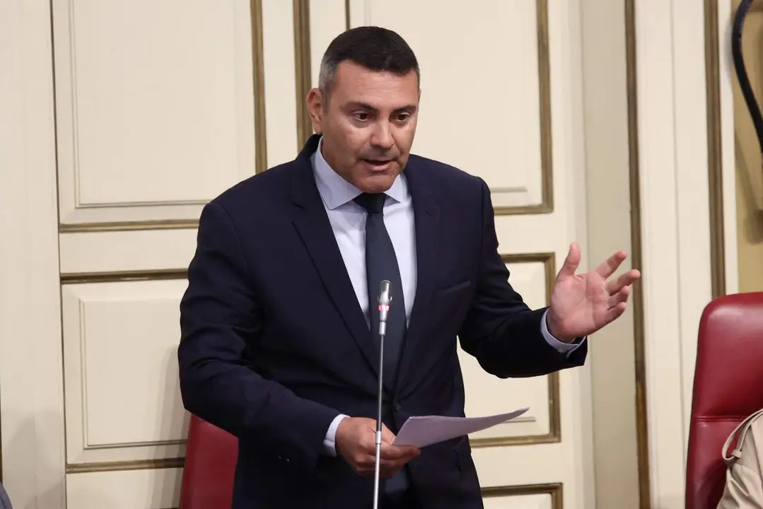 Oswaldo Betancort en el Parlamento de Canarias.