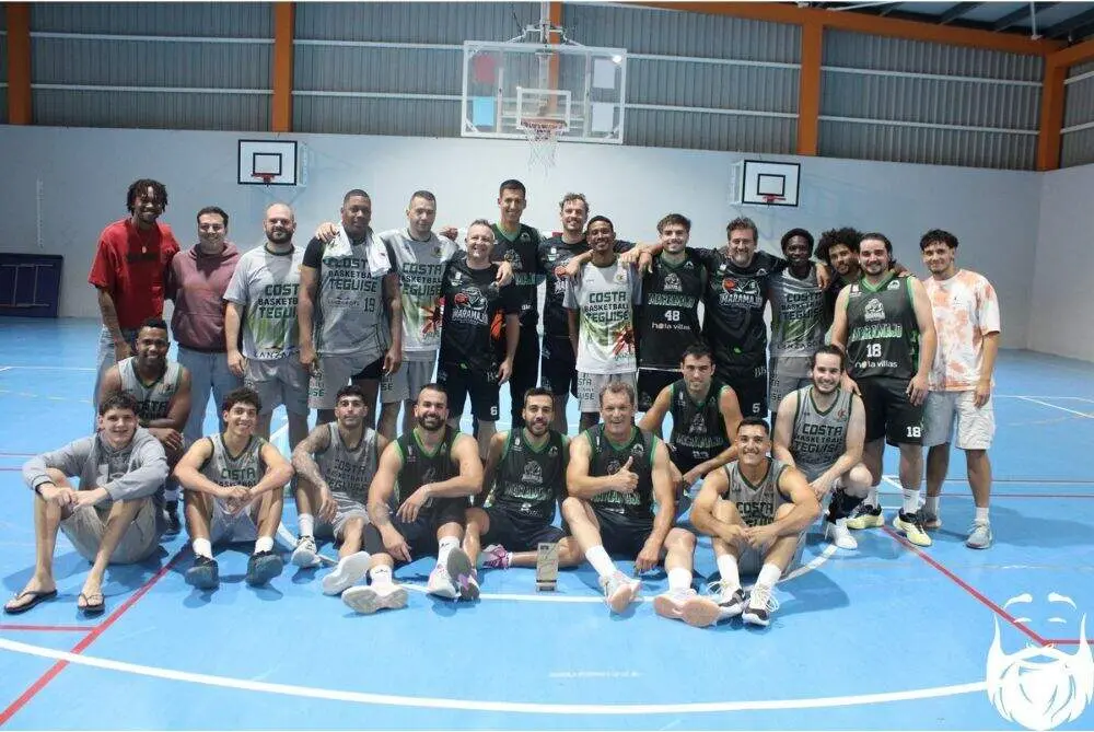 Jugadores del Costa Teguise y Maramajo