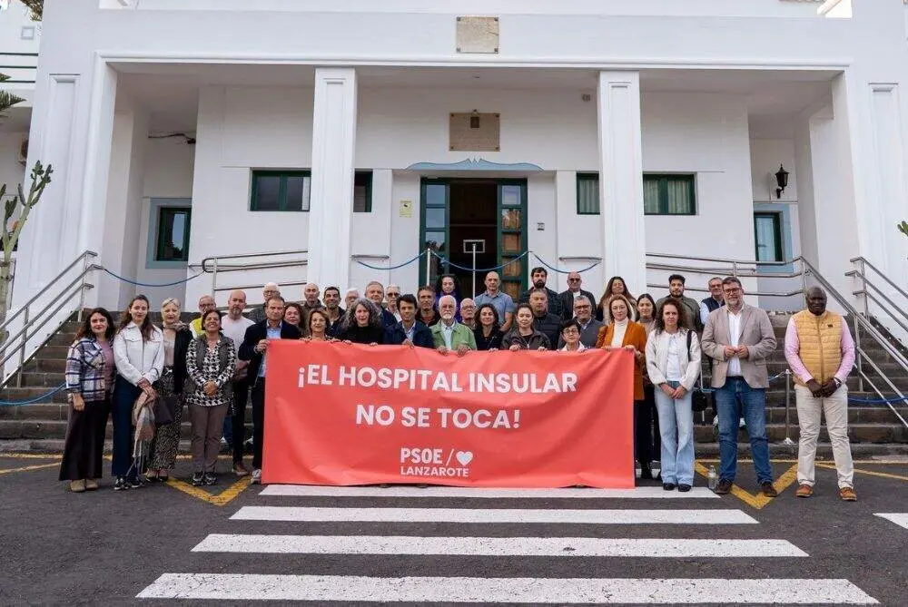 Concentraci&oacute;n en apoyo del Hospital Insular del PSOE