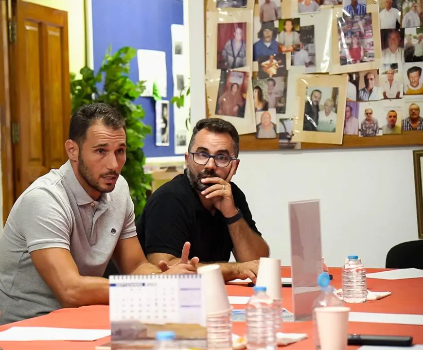 Im&aacute;genes de reuniones para tratar la rehabilitaci&oacute;n de las viviendas de Titerroy (1) (1)
