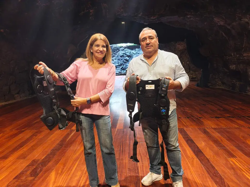 La vicepresidenta, Mar&iacute;a Jes&uacute;s Tovar, junto al consejero de los CACT, &Aacute;ngel V&aacute;zquez