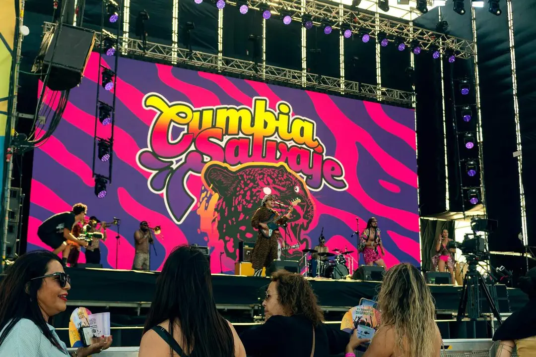 LA TOM SON (LAVA LIVE)